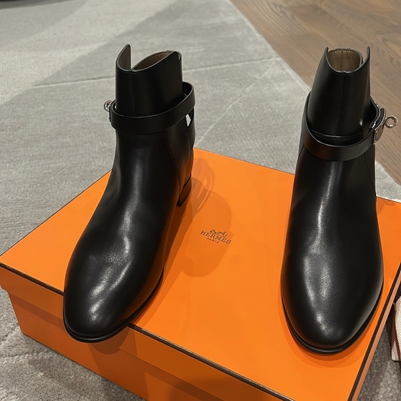 Authentic.  Hermes Neo Calfskin ankle boots    Black. Size 40.5.  Like new. - Picture 2 of 16